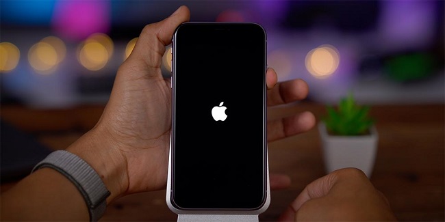 Khởi động lại iPhone