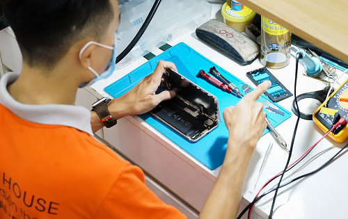 Đội ngũ kỹ thuật viên có tay nghề cao, máy móc hiện đại
