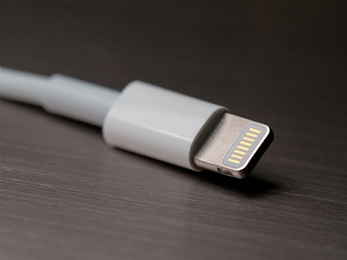 Vệ sinh cáp Lightning giúp cải thiện quá trình sạc