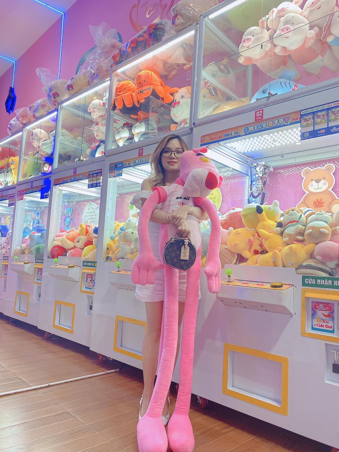 Vì sao chỉ một chiếc máy gắp gấu lại “gây nghiện” đến thế?