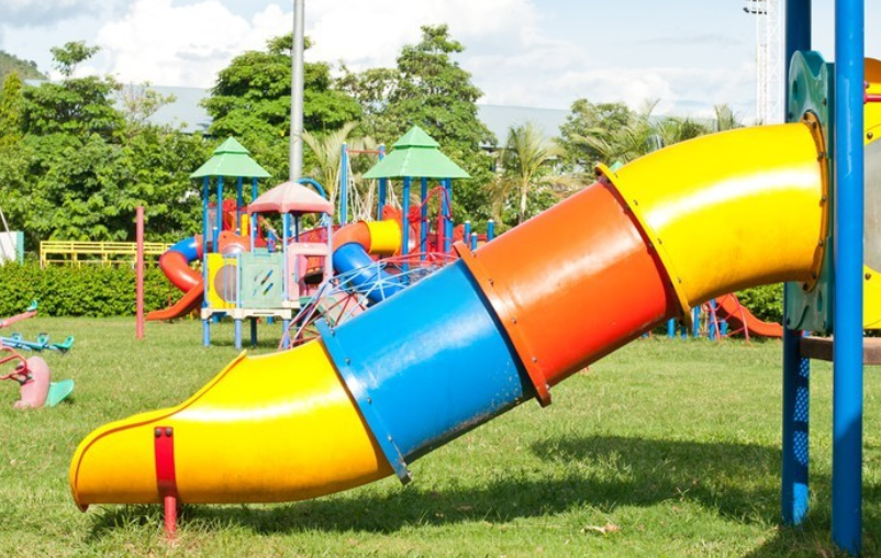 Thi công sân chơi liên hoàn cầu trượt trọn gói