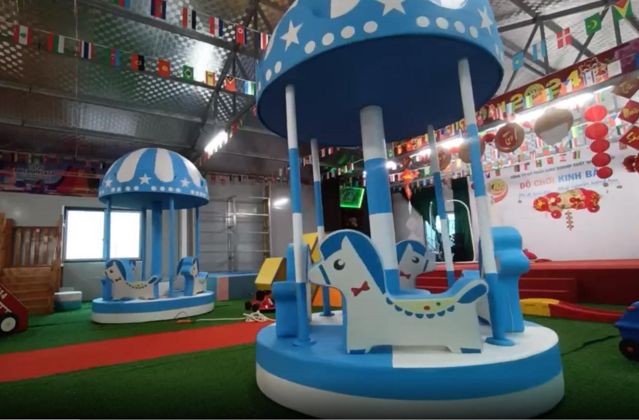 Đu quay ngựa nữ hoàng