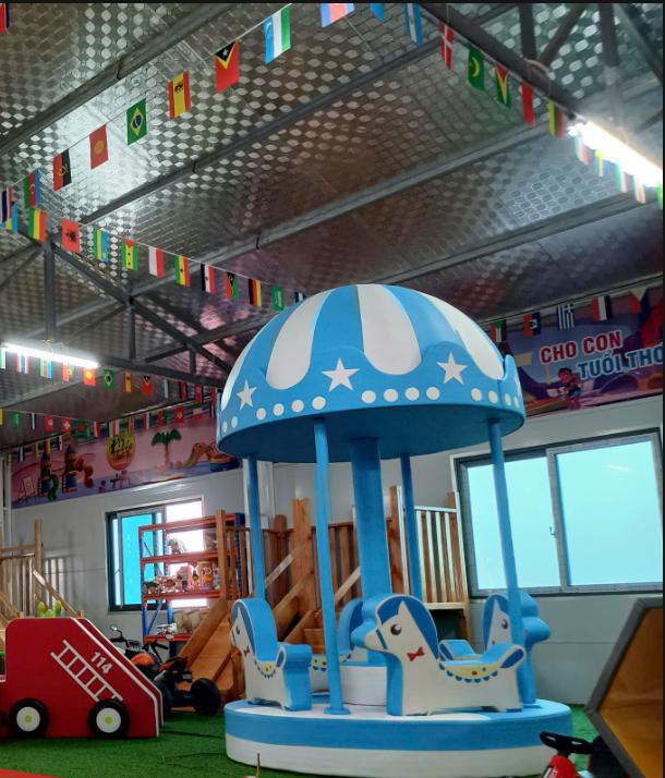 Đu quay ngựa nữ hoàng