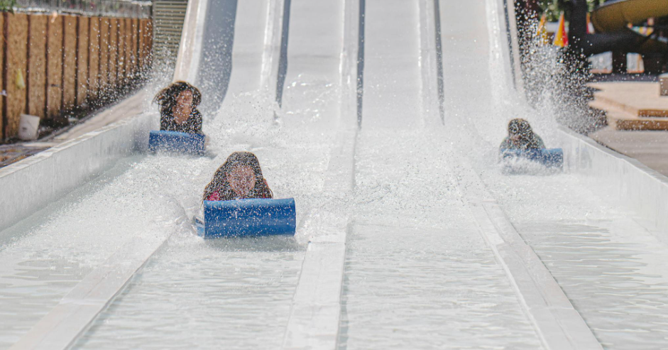 Bể bơi bạc màu, thấm nước sau 6 tháng – Ai chịu trách nhiệm?