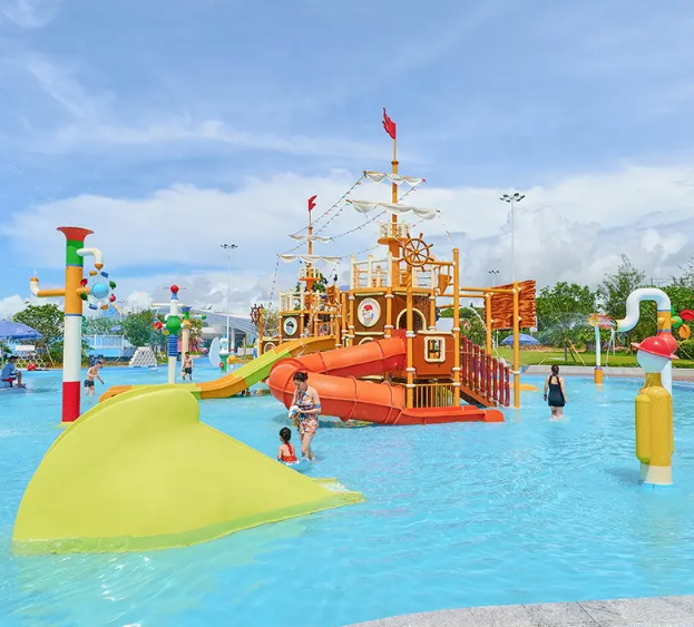 Đầu tư một lần – “cháy vé” cả mùa hè với cầu trượt nước liên hoàn