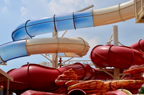 Vì sao khu vui chơi thành công luôn có bể bơi tích hợp?