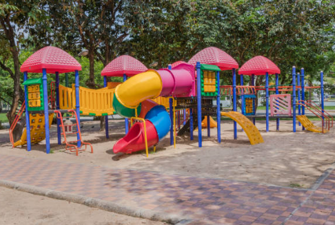 Điều gì khiến hàng trăm phụ huynh chọn trường chỉ vì... một khu cầu trượt?