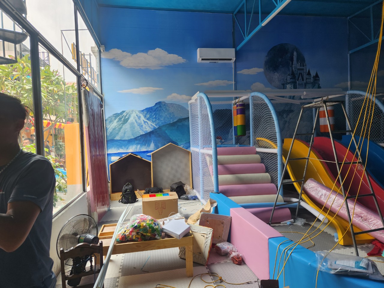 Khu vui chơi trong nhà