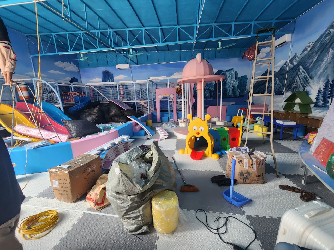 Khu vui chơi trong nhà