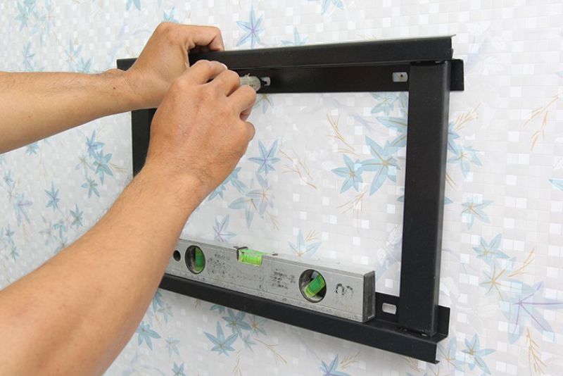 cách gắn TV lên tường