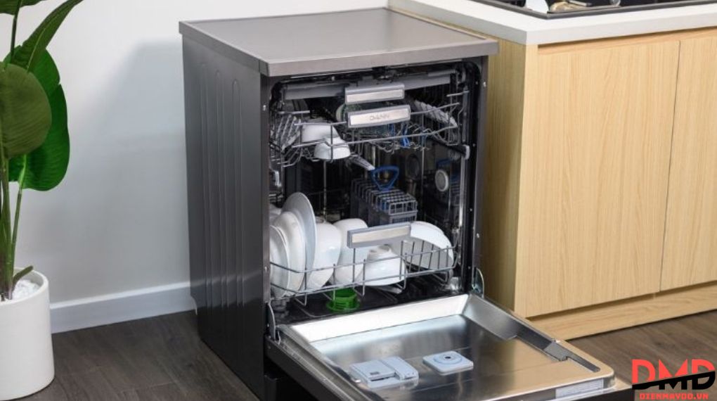 Máy rửa bát âm tủ và độc lập khác gì nhau?