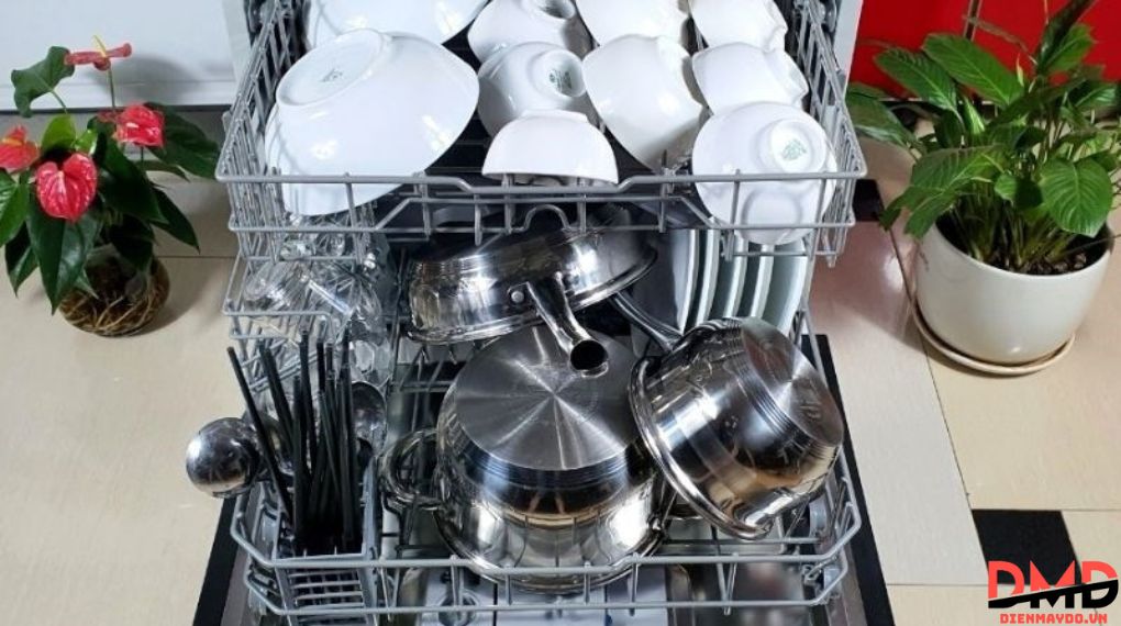 Máy rửa bát có sạch dầu mỡ không?