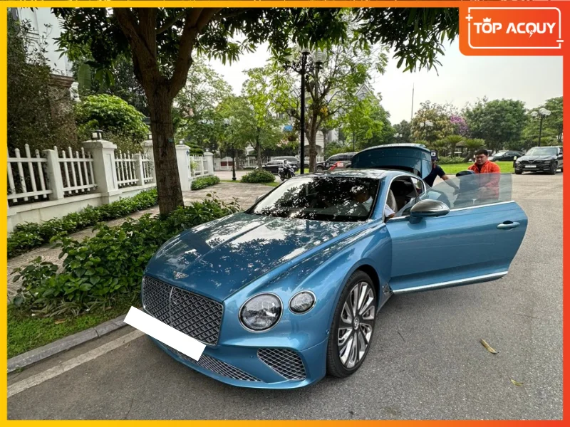 Toàn cảnh quá trình thay ắc quy cho siêu xe Bentley Continental GT