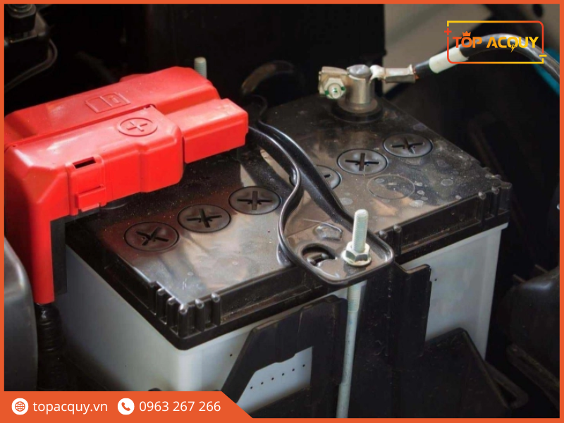 bình ắc quy bị sụt áp