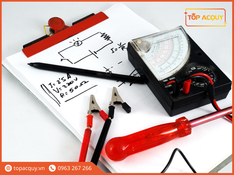 bình ắc quy bị sụt áp