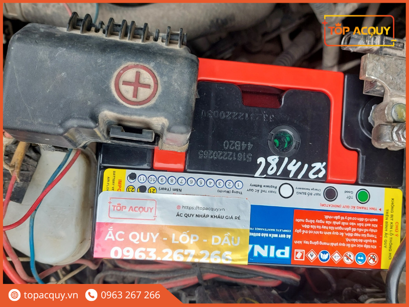 ắc quy hyundai santafe