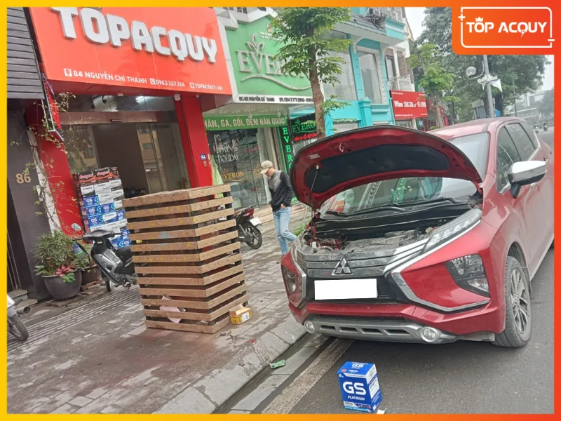 Thay ắc quy GS Platinum cho Mitsubishi Xpander tại cơ sở Topacquy Nguyễn Chí Thanh