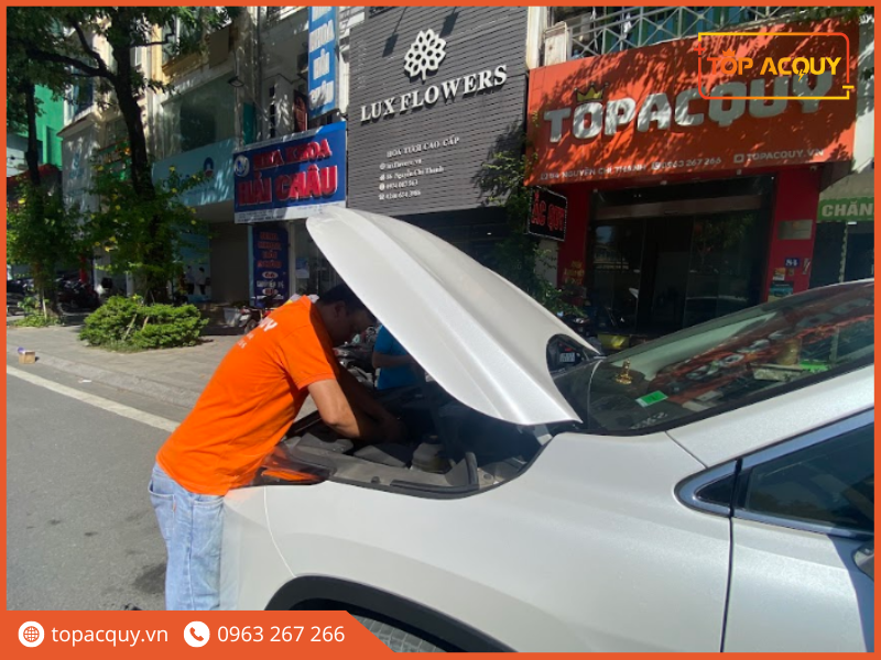 ắc quy xe Cadillac