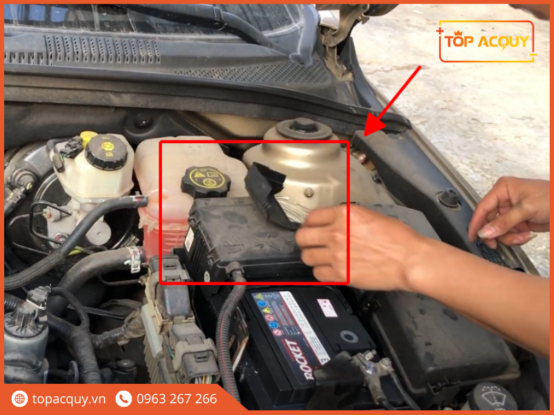 thay ắc quy ô tô Chevrolet