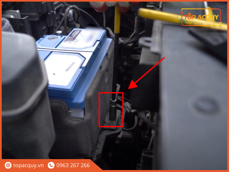 thay ắc quy xe Hyundai