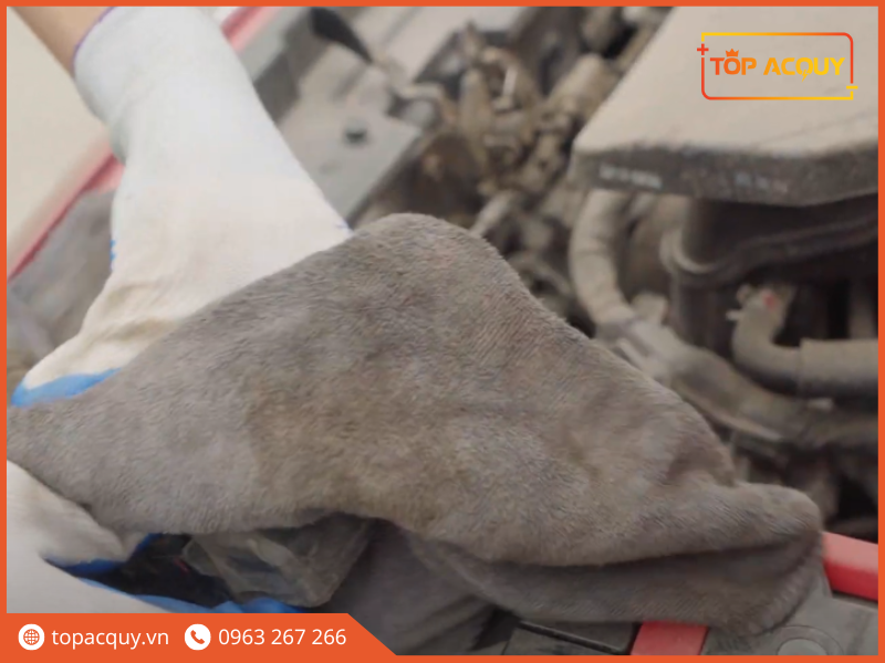 thay ắc quy ô tô KIA