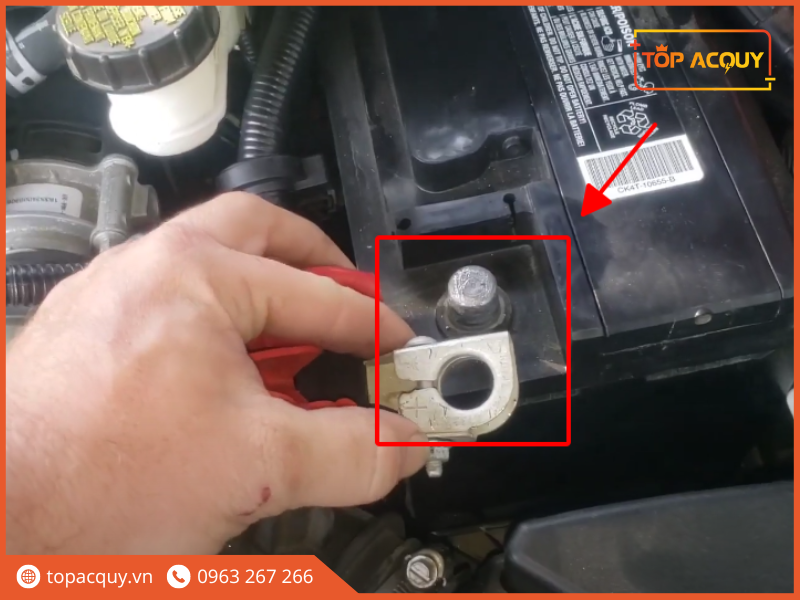 thay ắc quy xe Lincoln