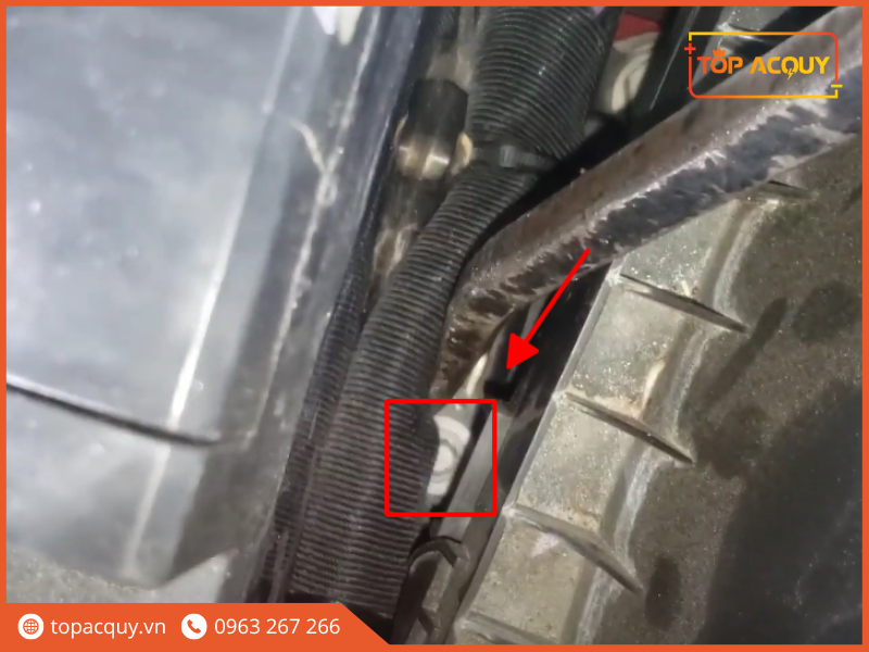 thay ắc quy xe Lincoln