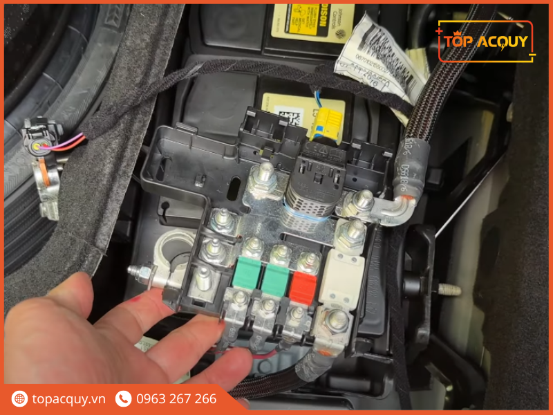 thay ắc quy ô tô Maserati