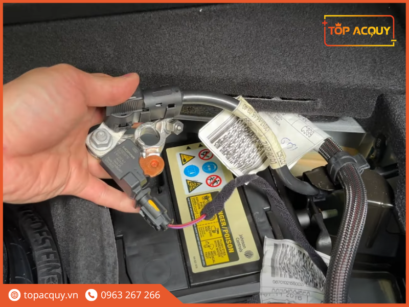 thay ắc quy ô tô Maserati