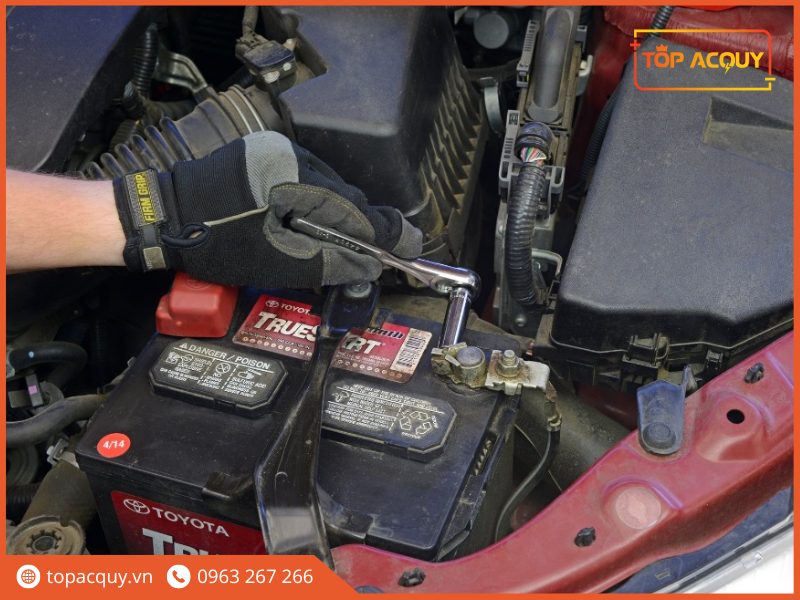 thay ắc quy ô tô Samsung