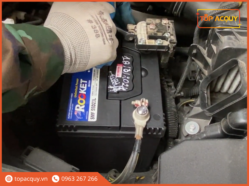 thay ắc quy ô tô Samsung