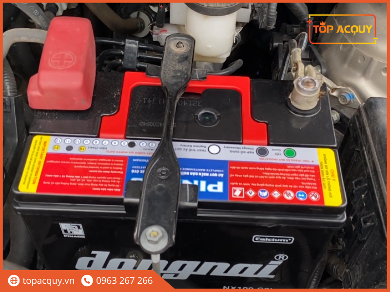 thay ắc quy ô tô Toyota