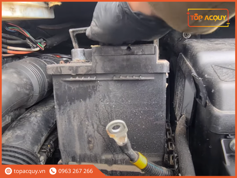 ắc quy xe Peugeot 5008