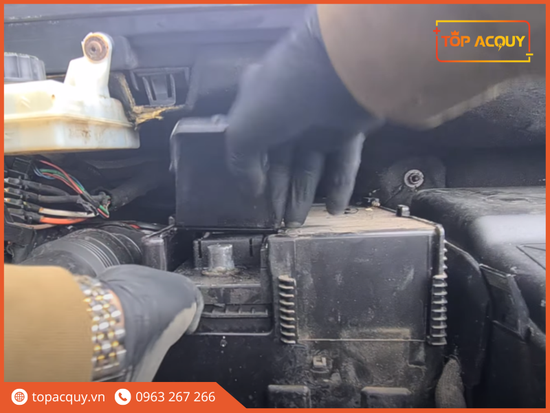 ắc quy xe Peugeot 5008