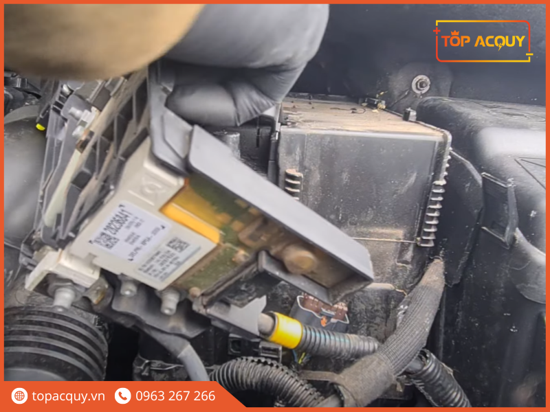 ắc quy xe Peugeot 5008