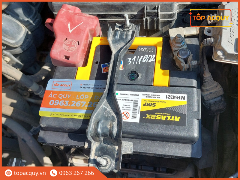 ắc quy xe innova