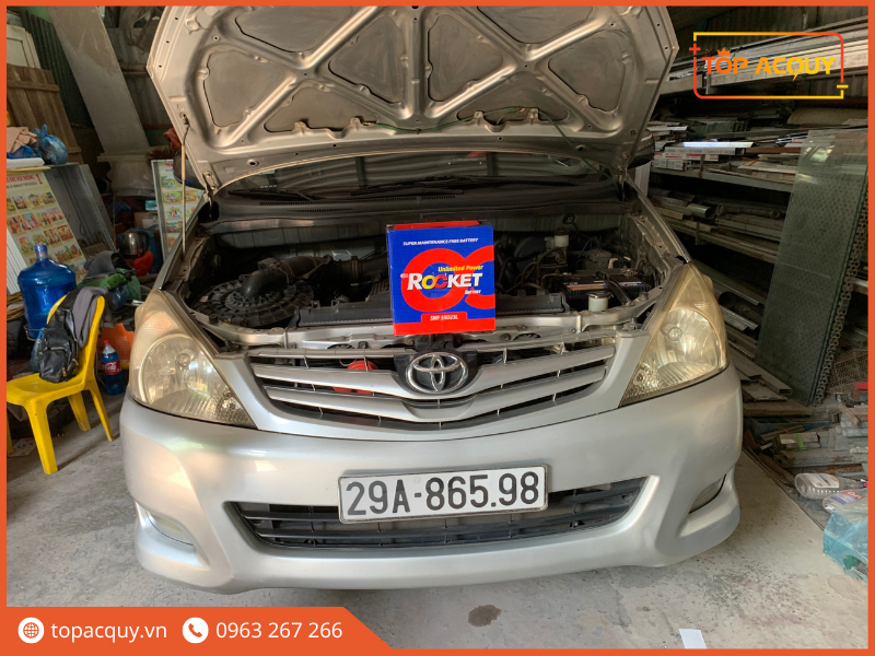 ắc quy xe innova