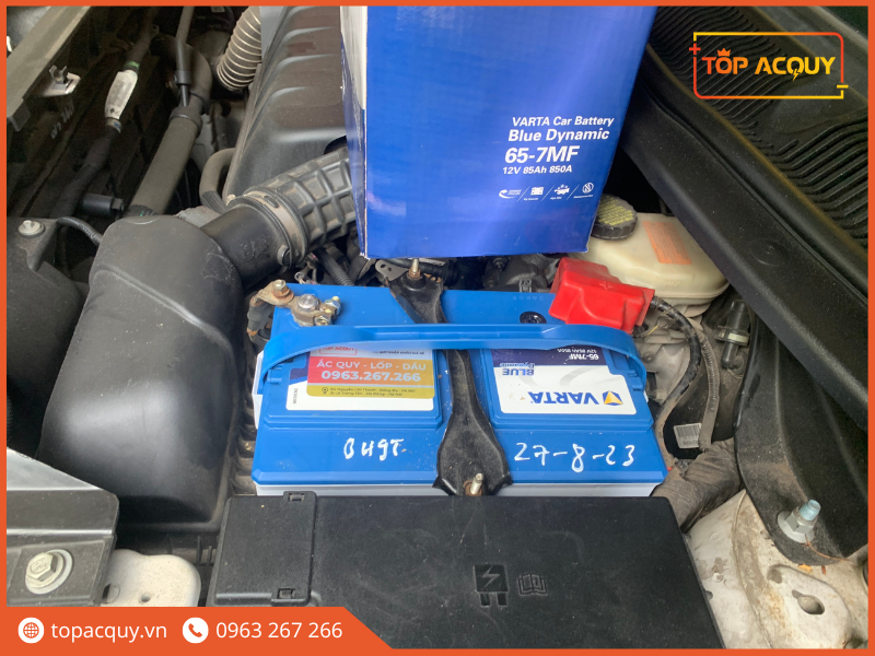 ắc quy xe explorer