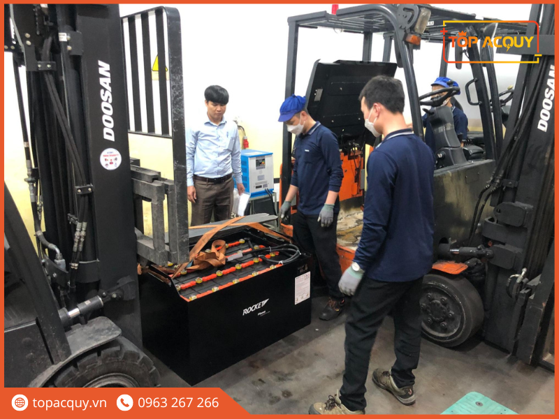 Ắc Quy Xe Nâng Rocket