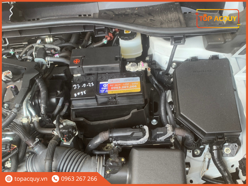 ắc quy xe toyota cross