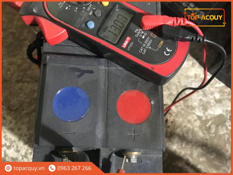 đo chất lượng bình ắc quy 12V 100Ah cũ