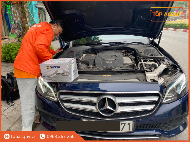 Thay bình ắc quy cho xe Mercedes E250