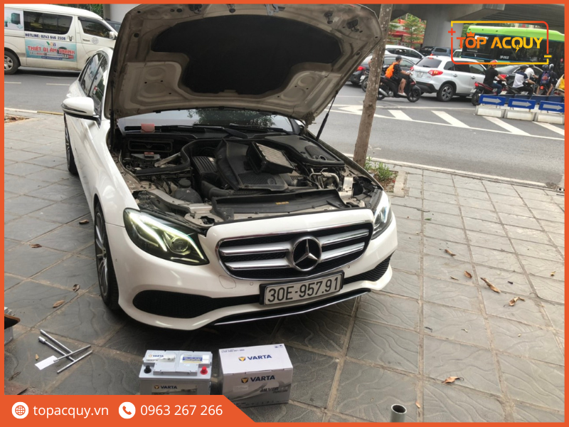 Thay bình ắc quy xe Mercedes E250