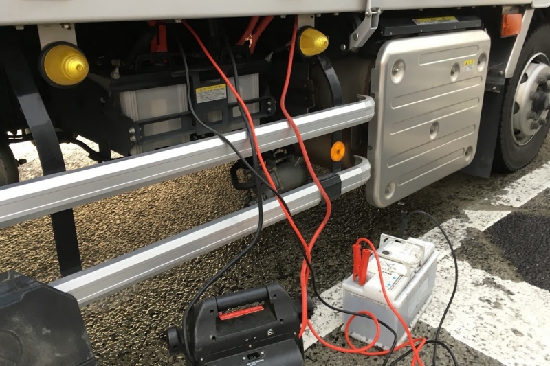 kiểm tra ắc quy xe tải