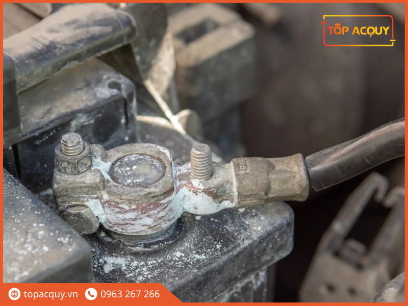 ắc quy hỏng có màu xanh