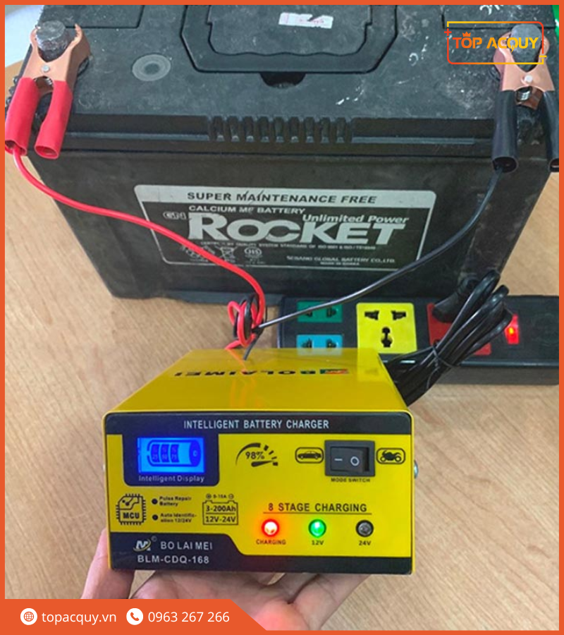 Sạc bình ắc quy đã quá cũ
