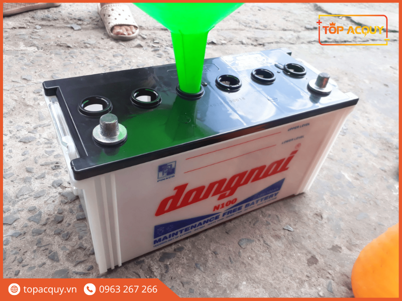 Cách phục hồi bình ắc quy nước ô tô