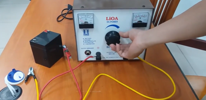 cách sạc bình ắc quy