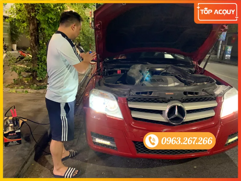 Khách hàng an tâm tuyệt đối sau khi được kỹ thuật viên TOPACQUY tư vấn về tính trạng ắc quy