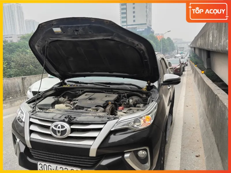 Dịch vụ kích bình ắc quy ô tô tại Sơn Tây được thực hiện bởi đội ngũ chuyên nghiệp của TOPACQUY